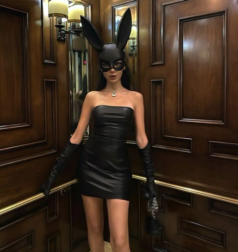 Mascarade Outfit, Black Bunny Mask, Bunny Mask Halloween, Halloween Costumes Baddie, Halloween Rave Outfits, Iconic Halloween Costumes, Halloween Halloween Costumes, Carnival Fashion, Bunny Halloween Costume