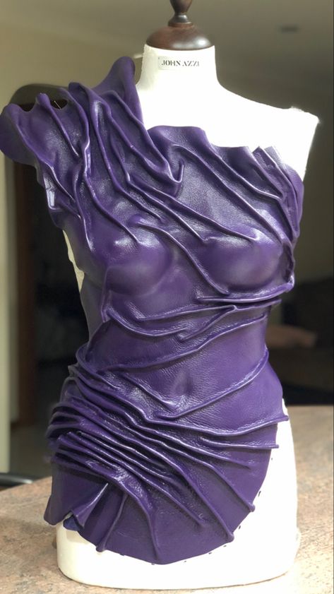 Leather moulded bodice. Crafted with leather off cuts. Moulded to perfection. Fashion Portfolio Layout, Sculptural Fashion, Conceptual Fashion, Weird Fashion, Futuristic Fashion, Creation Couture, Drafting Patterns, Diy Blouse, Fashion Inspiration Design