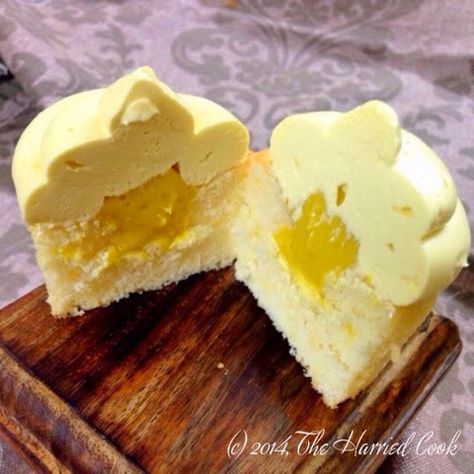 Mango Buttercream, Chiffon Cupcakes, Mango Cupcakes, Mango Curd, Fruit Store, Mango Dessert Recipes, Curd Filling, Mango Dessert, Cupcake Tray