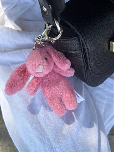 Jellycat Bunny Keychain, Pink Keychain Aesthetic, Jellycat Bag Charm, Jelly Cat Keychain, Bag Charm Aesthetic, Jellycat Keychain, Bunny Jellycat, Bunny Keychain, Jelly Cat