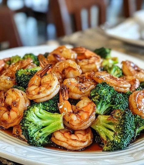 Shrimp and Broccoli Stir-Fry Stir Fry Shrimp Recipes, Shrimp And Broccoli, Shrimp Stir Fry, Shrimp Dinner, Quick Dishes, Broccoli Stir Fry, Large Shrimp, Healthy Food Motivation, Chinese Recipes