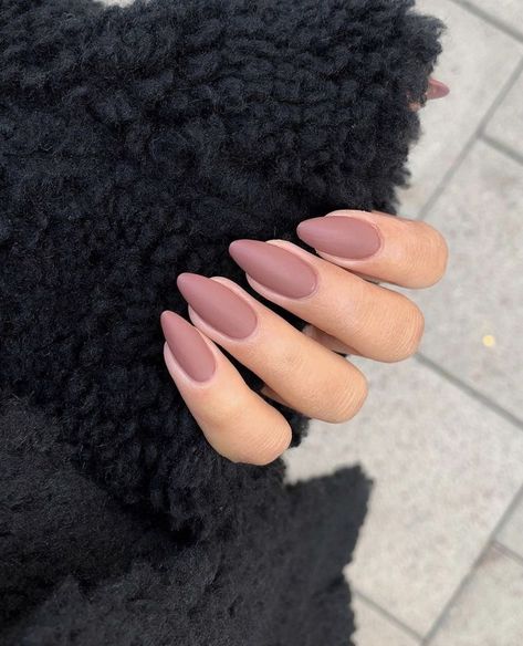 Matte Almond Nails, Ongles Beiges, Matte Nail Colors, Matte Pink Nails, Velvet Nails, Nails Matte, Cute Nails For Fall, Matte Nails Design, Soft Nails