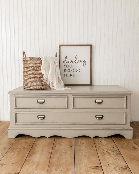 Redoing A Hope Chest, Farmhouse Cedar Chest, Vintage Lane Cedar Chest Makeover, Cedar Hope Chest Makeover, Cedar Chest Decor Ideas, Hope Chest Decor, Cedar Chest Decor, Refurbished Cedar Chest, Wood Chest Makeover