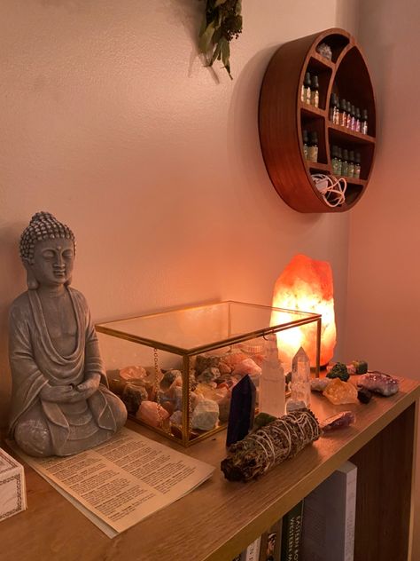 salt lamp essential oils buddha crystals sage moon books tarot dried herbs Buddhist Room Ideas, Crystal Room Aesthetic Dark, Bedroom Decor Spiritual, Meditating Room Ideas, Small Altar Ideas Bedroom, Crystal Altar Aesthetic, Altar In Bedroom, Crystal Corner In Room, Bedroom Altar Ideas