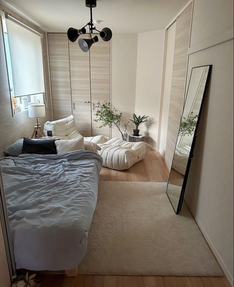 Minimalistic Rooms, Minimal Bedroom, Dream Apartment Decor, Redecorate Bedroom, Minimalist Room, Elegant Bedroom, Dream Room Inspiration, Room Makeover Inspiration, Simple Bedroom