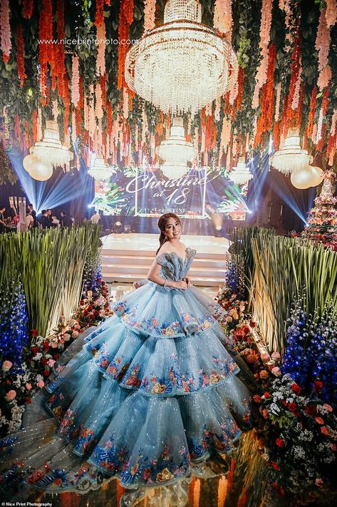 Inside an incredible Crazy Rich Asians themed 18th birthday party in the Philippines Birthday Party Dress Up Themes, 18th Birthday Party Dress, Party Dress Up Themes, 18th Debut Theme, Dress Up Themes, Crazy Rich Asians Wedding, 18th Debut Ideas, Debut Decorations, Debut Theme Ideas