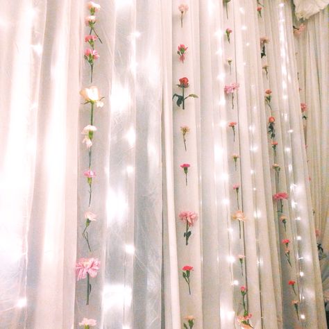 Wedding Night Bedroom, Fairy Light Backdrops, Night Bedroom, Wedding Vans, Flower Fairy Lights, Beautiful Bedroom Decor, Bathroom Organization Diy, Easy Backdrops, Fairy Wedding