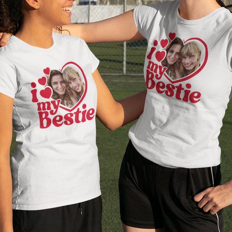 I Love My Bestie, Love My Bestie, Tshirt Crop Top, Design Tshirts, I Love My Boyfriend, Heart Photo, Cool Gifts For Women, Love My Boyfriend, Trendy Graphic Tees