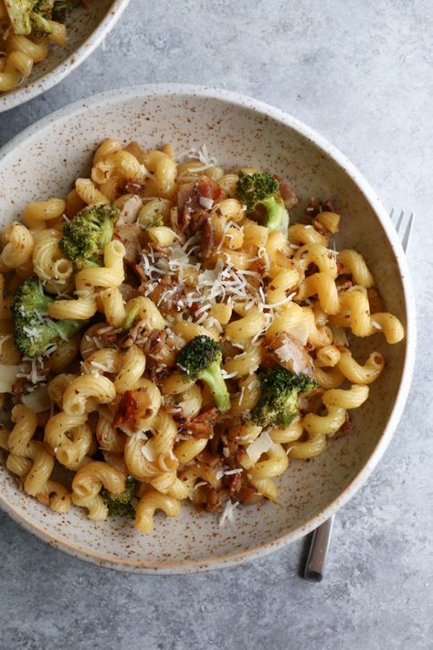 Cavatappi with Bacon and Roasted Broccoli. Quick, flavorful and so easy to make! We hope you give this recipe a try! Camping Meal Planning, Bacon Pasta, Pasta Dinners, Bowl Recipes, Roasted Broccoli, Pasta Dish, Smoothie Bowl, I Love Food, Pasta Dishes