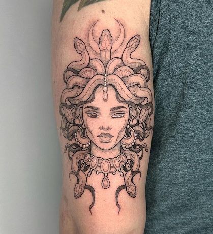 Medusa Tattoos Tattoo Under Breast, Fierce Tattoo, Medusa Tattoo Design, Tattoos For Women Half Sleeve, Upper Arm Tattoos, Tattoos For Black Skin, Medusa Tattoo, Pretty Tattoos For Women, Stomach Tattoos