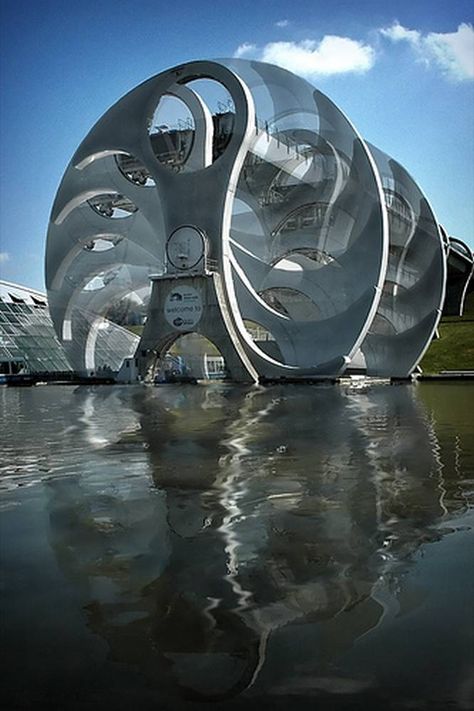 Falkirk Wheel, Boat Lift, Canal Boat, Amazing Buildings, Isle Of Skye, Covered Bridges, Scotland Travel, The Union, Amazing Architecture