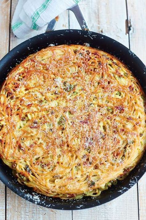 Pasta Frittata Lots of Ways - The Happy Foodie Spaghetti Frittata, Pasta Frittata, Gennaro Contaldo, Frittata Recipes, Pasta Sauces, Pan Recipes, One Pan Meals, Fresh Pasta, Homemade Pasta