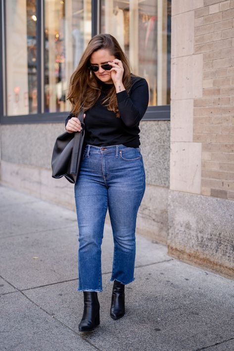 Slim Cropped Jeans Outfit, Crop Flare Jeans Outfit Winter, Plus Size Cropped Jeans Outfit, Black Crop Jeans Outfit, Cropped Flair Jeans Outfit, Ankle Flare Jeans Outfit, Midsize Flare Jeans Outfit, Cropped Flare Jeans Outfit Fall, Cropped Bootcut Jeans Outfit