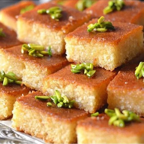 Basbousa Recipe, Egyptian Desserts, Arabic Sweets Recipes, حلويات عربية, Lebanese Desserts, Ramadan Desserts, Arabic Desserts, Arabic Dessert, Semolina Cake