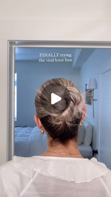 reagan ᵕ̈ on Instagram: "I keep seeing this bun so I HAD to try and it’s 🤌🏼🤌🏼 Saw this originally from @jamievanslooten, inspo from @itslesliecatherine ✨🎀🫶🏼 #slickbackbun #knotbun #knotbunhairstyle #updohairstyle #hairtutorial" Low Slick Back Bun Tutorial, Cute Slick Back Bun, How To Do Slick Back Bun, Slick Back Knot Bun, Low Slick Back Bun, Sleek Dutt, Elegant Bun Tutorial, Slick Back Bun Tutorial, Slick Bun Tutorial