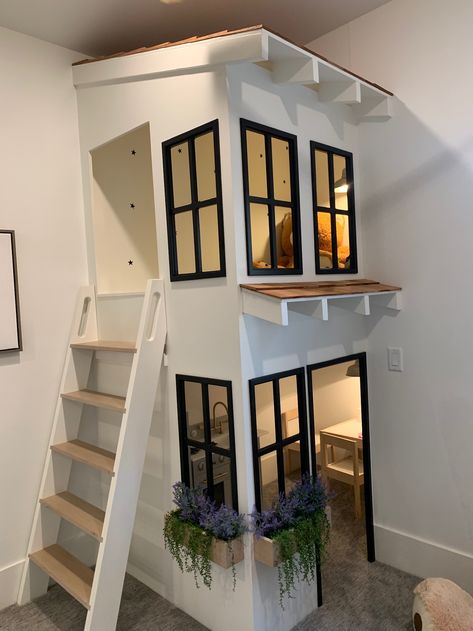 Second Story Loft Playroom, Little Apartment For Kids, Indoor House Playground, Indoor Treehouse Loft, Built In Playhouse Basement, Small Loft Playroom, Indoor Loft Playhouse, Indoor Play Houses, Kids Playroom Loft