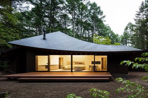 Organic Architecture, Nagano, Karuizawa, Japanese Architecture, Houses In Japan, Hus Inspiration, Japan Design, Four Leaves, Roof Design