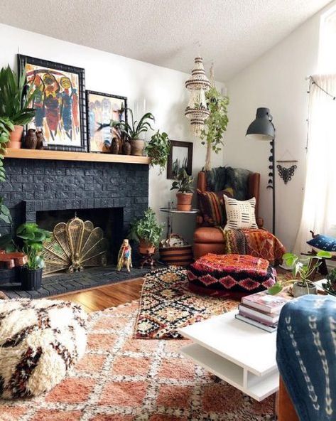 Bohemian Decoration, Bohemian Interior Design, Cottage Shabby Chic, Casa Vintage, Bohemian Interior, Bohemian Living, Bohemian Living Room, Rugs Usa, Fireplace Mantel