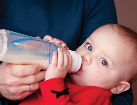 Don't miss out on these 5 tips for bottle feeding multiples, plus a Dr. Brown's giveaway! Mother Feeding Baby, Mother Feeding, Nursing Mom, Baby Crying, Nutrition Program, Baby Formula, Bottle Feeding, Single Mothers, Kids Nutrition