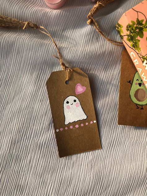 Hand painted cute ghost bookmark with goauche paints. Cute Ghost Bookmark, Hand Painted Bookmarks, Halloween Bday Cakes, Ghost Bookmark, Diy Halloween Ghosts, Bookmark Crochet, Dark Horror, Bookmark Ideas, Green Diy