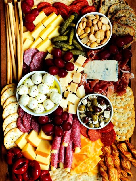 SIMPLE CHARCUTERIE BOARD - The Anthony Kitchen Best Cheese Platter, Grazing Platter Ideas, Platter Design, Grazing Platter, Breakfast Platter, Snack Platter, Cheese Platter, Delicious Snacks, Cheese Boards