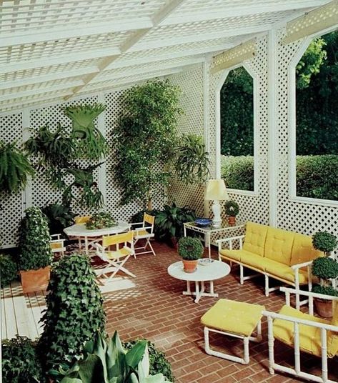 The 60s Interior on Instagram: "1980s Patio . . . #60s #70s #80s #interior #home #vintage #vintageinterior #vintagehome #retro #retroaesthetic #modern #nostalgia #homedecor #throwback #retrostyle #obsessed #architecture #interiordesign #old #childhoodmemories #childhood #home #60sdesign #70sdecor #80sdecor #70shome #60sstyle #60shome #80shomedecor #70saesthetic" 60s Outdoor Furniture, 70s Patio, 80s House Interior, 60s Garden, 80’s Decor, Old Southern Homes, Carne Bollente, 50s Home, Modern Nostalgia