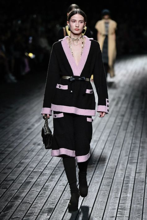 Chanel Fall 2024 Ready-to-Wear Runway, Fashion Show & Collection Review [PHOTOS] Fall Ready To Wear, Paris Fashion Week Chanel, Aw 2024, Fashion Week Dresses, Chanel Fashion Show, Chanel Runway, Group 3, Chanel Couture, Show Collection