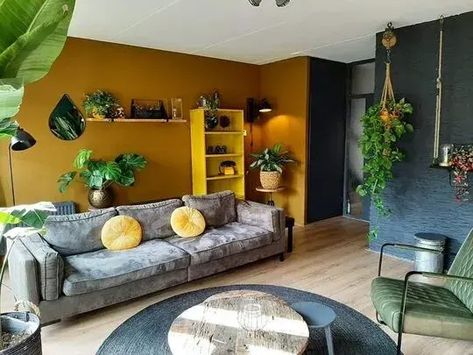 25+ Colors That Go with Yellow for Your House Interior - Architectures Ideas Mustard Living Rooms, Yellow Walls Living Room, Yellow Accent Walls, Mustard Yellow Walls, Zen Room, Accent Walls In Living Room, Living Room Color Schemes, Small Apartment Decorating, Dressing Room Design