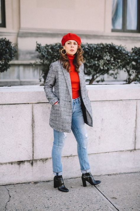 RED BERET Red Pullover Outfit, Baret Outfit, Beret Outfits, Outfits With Red, Beret Outfit, Red Berets, Beret Fashion, Red Beret, Pullovers Outfit