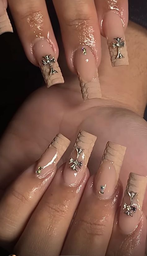 Cream Acrylic Nails With Design, Tan Nails Design Ideas, Nail Designs Champagne Color, Mid Nail Designs, Beige Birthday Nails, Beige Acrylic Nails Design, Mid Long Nails, Nude Nails With Charms, Light Brown Nail Ideas