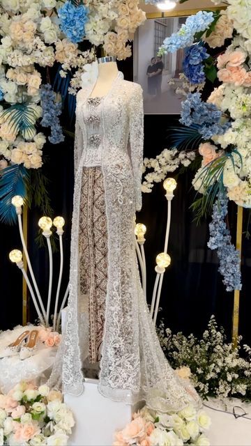 Pengantin Modern, Muslim Wedding Gown, Javanese Wedding, Kebaya Wedding, Kebaya Modern Dress, Indonesian Wedding, Muslimah Wedding Dress, Kebaya Dress, Dream Wedding Decorations