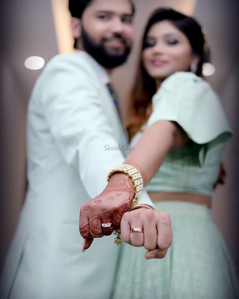 Engagement Photo Poses Indian, Coupal Pic, Engagement Announcement Pictures, Engagement Ring Photoshoot, Indian Engagement Photos, Engagement Pictures Ideas, Manifestation List, Engagement Portraits Poses, Engagement Ring Photography