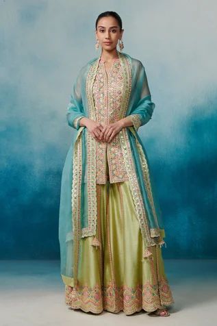 Shop for Suhino Green Geometric Embroidered Kurta Gharara Set for Women Online at Aza Fashions Mehndi Outfit For Bride, Chennai Aesthetic, Summer By Priyanka Gupta, Kurta Set With Dupatta, Sleeveless Kurta, Long Blouse Designs, Suit Embroidery, Miranda Kerr Style, Mehendi Outfits