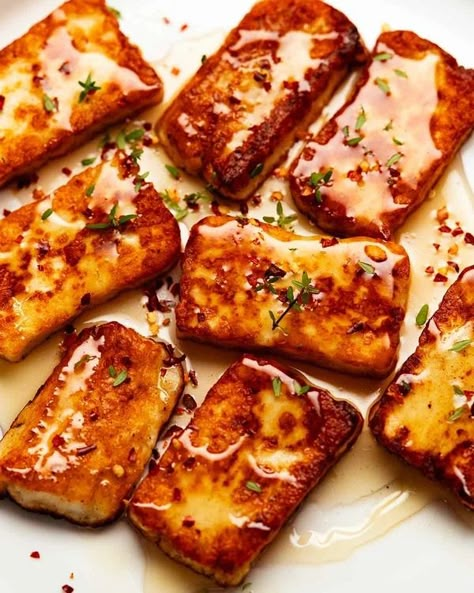 Golden Halloumi with Honey and Thyme - RecipeTin Eats Halloumi Canapes, Baked Haloumi Recipes, Haloumi Recipes Dinner, Tineats Recipes, Entrees Recipes Starters, Recipe Tin Eats Recipes, Recipe Tins, Honey Halloumi, Cooking Halloumi