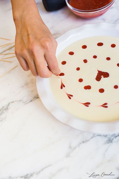 Edible Obsession: DIY Heart Cheesecake Valentine's Day Cheesecake, Conversation Heart Cheesecake, Decorated Cheesecake, Decorate Cheesecake With Strawberries, Heart Shaped Cheesecake Valentines Day, Heart Cheesecake, Diy Heart, Cheesecake Bites, Lauren Conrad