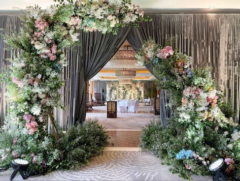 roses with baby’s breath floral arch Wedding Arch Entrance, Floral Entrance, Arch Entrance, Entrance Door Decor, Entrance Arch, Centerpieces Wedding, Wedding Entrance, Baby S Breath, Flower Centerpieces Wedding