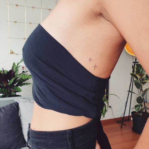 Minimalist north stars tattoo on the rib. Tiny Side Hip Tattoo, North Star Back Tattoo, Ribcage Star Tattoo, Star Tattoos On Ribs, Ribs Minimalist Tattoo, Dainty Side Tattoos, Small Tattoos On Side Of Ribs, Side Small Tattoos Women, Stars On Ribs Tattoo