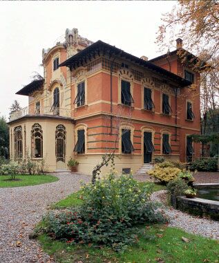 Beautiful villa in Lucca... I love it. Italian Villa Exterior, What Is Art, Urban Design Architecture, Andrea Palladio, Beautiful Villa, Liberty House, Villas In Italy, Bow Window, Art Nouveau Architecture