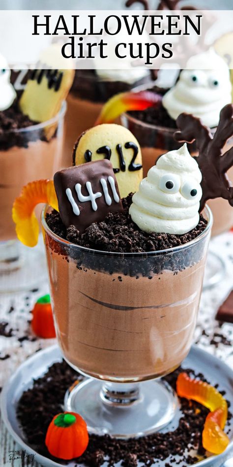 Chocolate pudding is topped with Oreo cookie crumbs, gummy worms, ghosts and tombstones for a fun, spooky dessert. Graveyard Dessert, Halloween Dirt Cups, Ghosts In The Graveyard, Dirt Cups Recipe, Chocolate Dirt, Fun Halloween Desserts, Spooky Sweets, Chocolate Covered Graham Crackers, Oreo Dirt