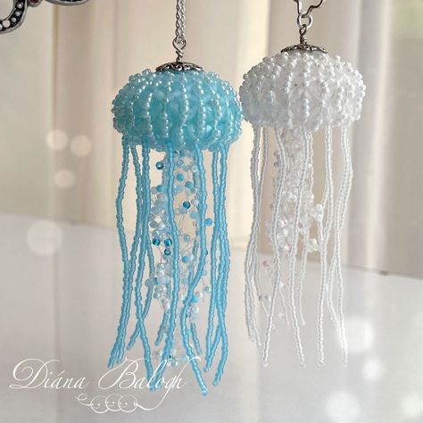 Jellyfish Ideas, Beaded Diy, Bead Jellyfish Pattern, Seed Bead Jellyfish, Jellyfish Beaded Earrings, Beaded Sea Creatures, Beaded Shell With Ocean-inspired Style For Beach Season, Seed Bead Art, 3d Perler Bead