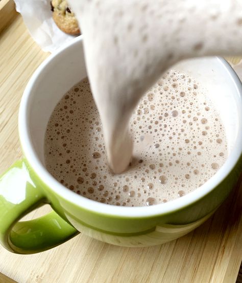 Chocolate Peppermint Tea Latte Chocolate Milk Tea Recipe, Hot Chocolate Coffee Creamer, Chocolate Peppermint Tea Latte, How To Make Peppermint Tea, Non Coffee Morning Drinks, Night Time Tea Recipe, Peppermint Tea Drinks, Healthy Chai Tea Latte, Warm Drinks For Winter