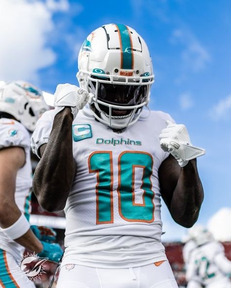 Tyreek Hill Wallpaper, Hill Wallpaper, Dolphin Fin, Lakers Wallpaper, Tyreek Hill, Miami Football, Nfl Football Pictures, Miami Dolphins Football, Dolphins Football