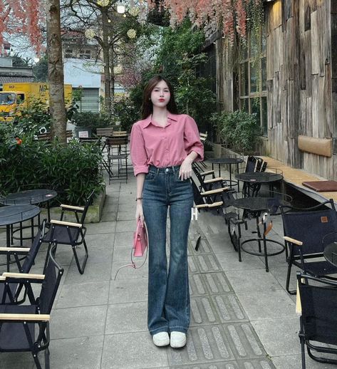 Rich Mom Outfits, Outfit Korean Style, Style Korea, Casual Day Outfits, Shirts Women Fashion, Quick Outfits, Casual Chic Outfit, Korea Fashion, Mom Outfits