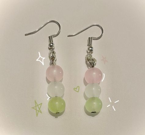 These earrings resemble dango, a Japanese dessert 🍡. If you like food themed jewelry or cute accessories you will love these simple, but fun earrings. Pin With Beads, Cutecore Jewelry, Beads Earing Ideas, Dango Earrings, Dango Aesthetic, Diy Earrings Ideas, Earring Making Ideas, Cute Earrings Aesthetic, Cute Accessories Kawaii