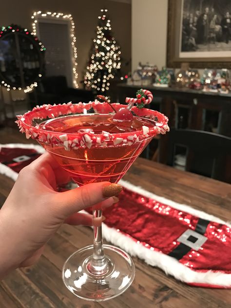 Candy Cane Martini!🍭🍸🎄 7-Up, Cinnamon Schnapps, Grenadine & Cherry Garnish. Rimmed with icing & crushed peppermint. Candy Cane Martini, Cinnamon Schnapps, 19th Bday, Crushed Peppermint, Christmas Glam, Life Vibes, 7 Up, Christmas Past, Christmas Drinks