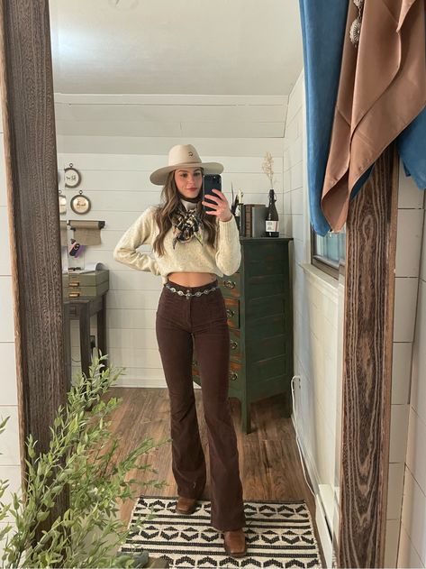 Western Belts Outfit, Country Winter Outfits, Chain Belt Outfit, Belt Outfit, Nashville Outfits, Aesthetic Look, Cowgirl Outfits, Western Boho, Swaggy Outfits