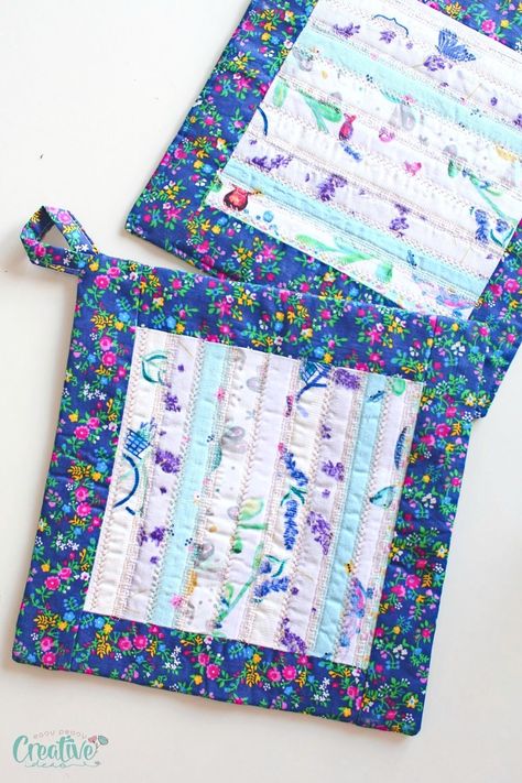 How to sew no binding hot pads Patchwork, Couture, Sewing Hot Pads, Handmade Pot Holders, Jelly Roll Quilt Patterns, Potholder Patterns, Fat Quarter Quilt, Simple Sewing, Toilet Paper Roll Crafts