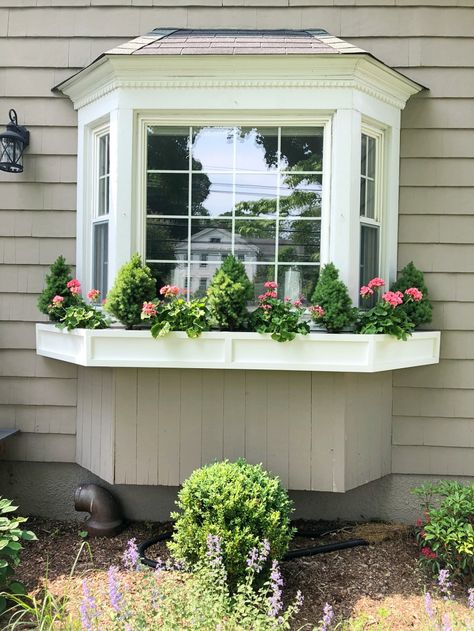 Bay Window Exterior, Window Images, Box Bay Window, Window Image, Window Boxes Diy, Plant Window, Window Box Flowers, Bow Window, Garden Windows