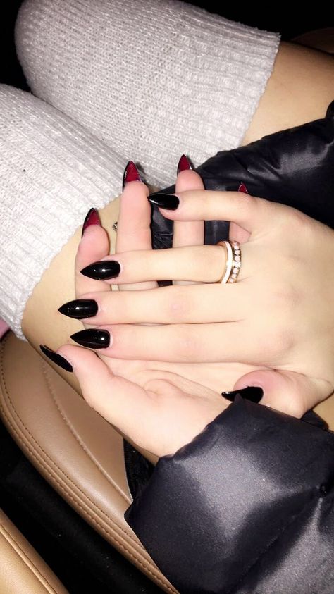 Louboutin Nails Almond, Louboutin Nails Stilleto, Nail Scratches Back, Red Bottom Nail Ideas, Loubiton Nails, Louboutin Nails, Red Bottom Nails, Casual Nails, Nails Only