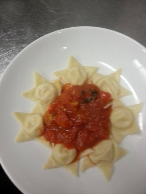 Star-shaped ravioli with fresh tomato salsa www.altiramisu.com Star Shaped Pasta, Sicilian Cuisine, Food Bulletin Boards, Shaped Pasta, Fresh Tomato Salsa, Air B And B, Slow Food, Fresh Tomatoes, Calabria